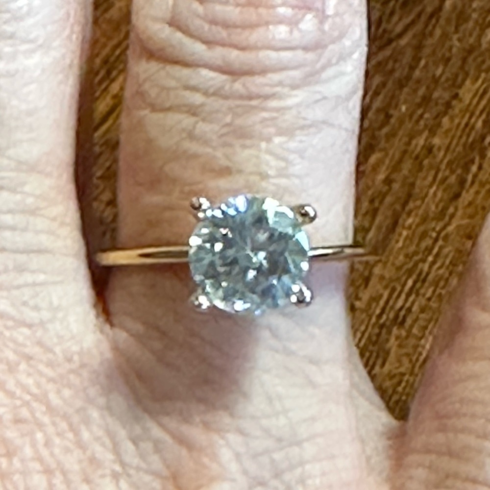 Gorgeous large round solitaire engagement ring size 8